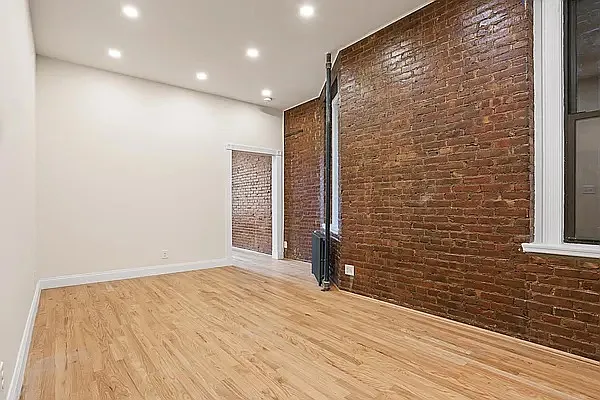 Rented by Oxford Property Group | media 11