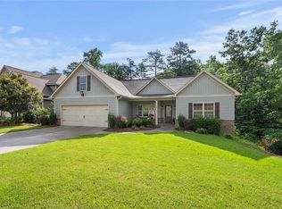 2724 Waters Edge Dr, Gainesville, GA 30504