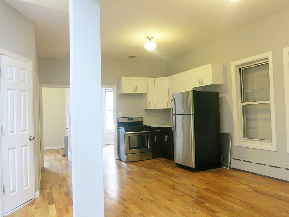 1st image of 922 Madison Ave Frnt 3