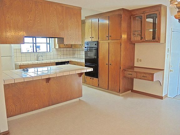 3rd image of 1084 Cheswick Dr