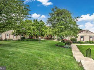 70 Ashlea Gdns, New Holland, PA 17557