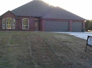 1881 Wagon Trl, Harrah, OK 73045