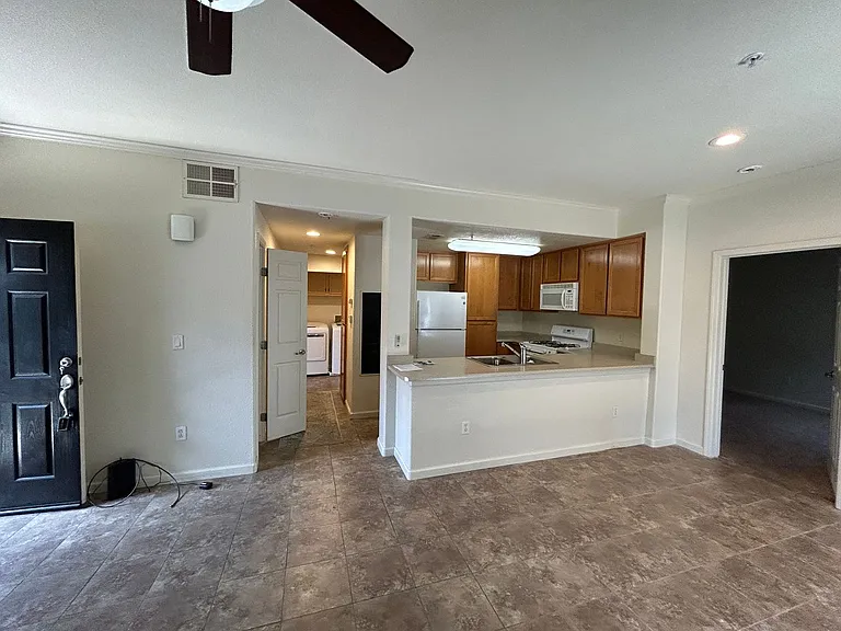 5201 Laguna Oaks Dr #187 — Photo 3
