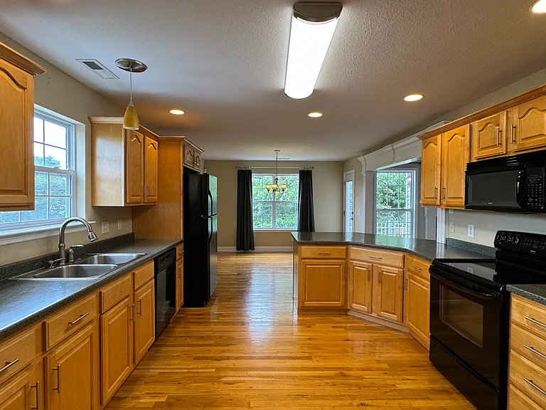 5685 Hyacinth Ln — Photo 24