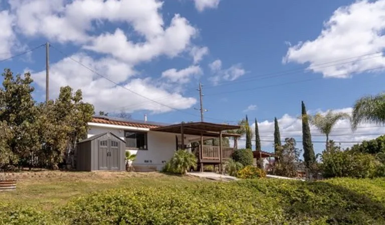 1541 Calavo Rd — Photo 2