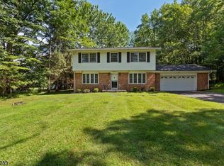 18 Hemlock Dr, Long Valley, NJ 07853