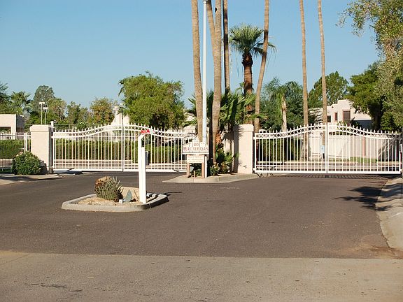 2nd image of 4018 E Larkspur Dr