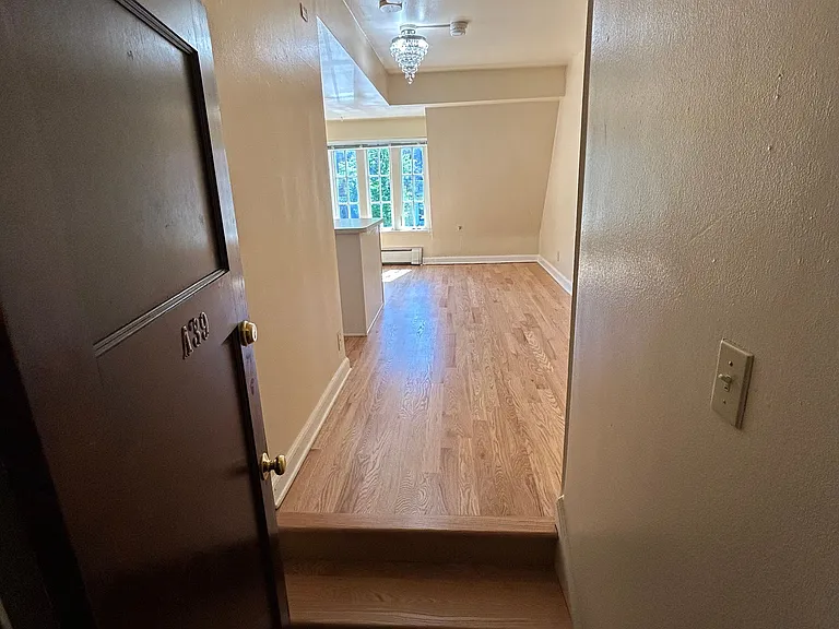 Chateau Apartments — Photo 18