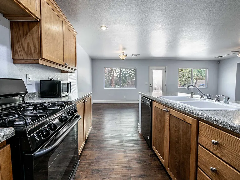 367 Dog Leg Dr — Photo 4