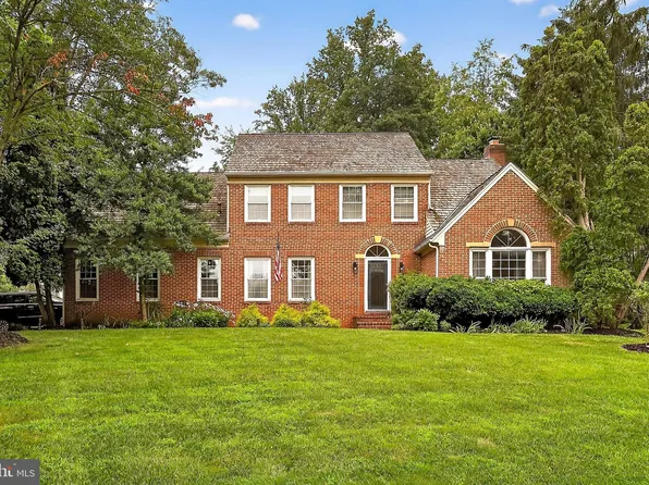 2883 Franklin Oaks Dr, Herndon, VA 20171