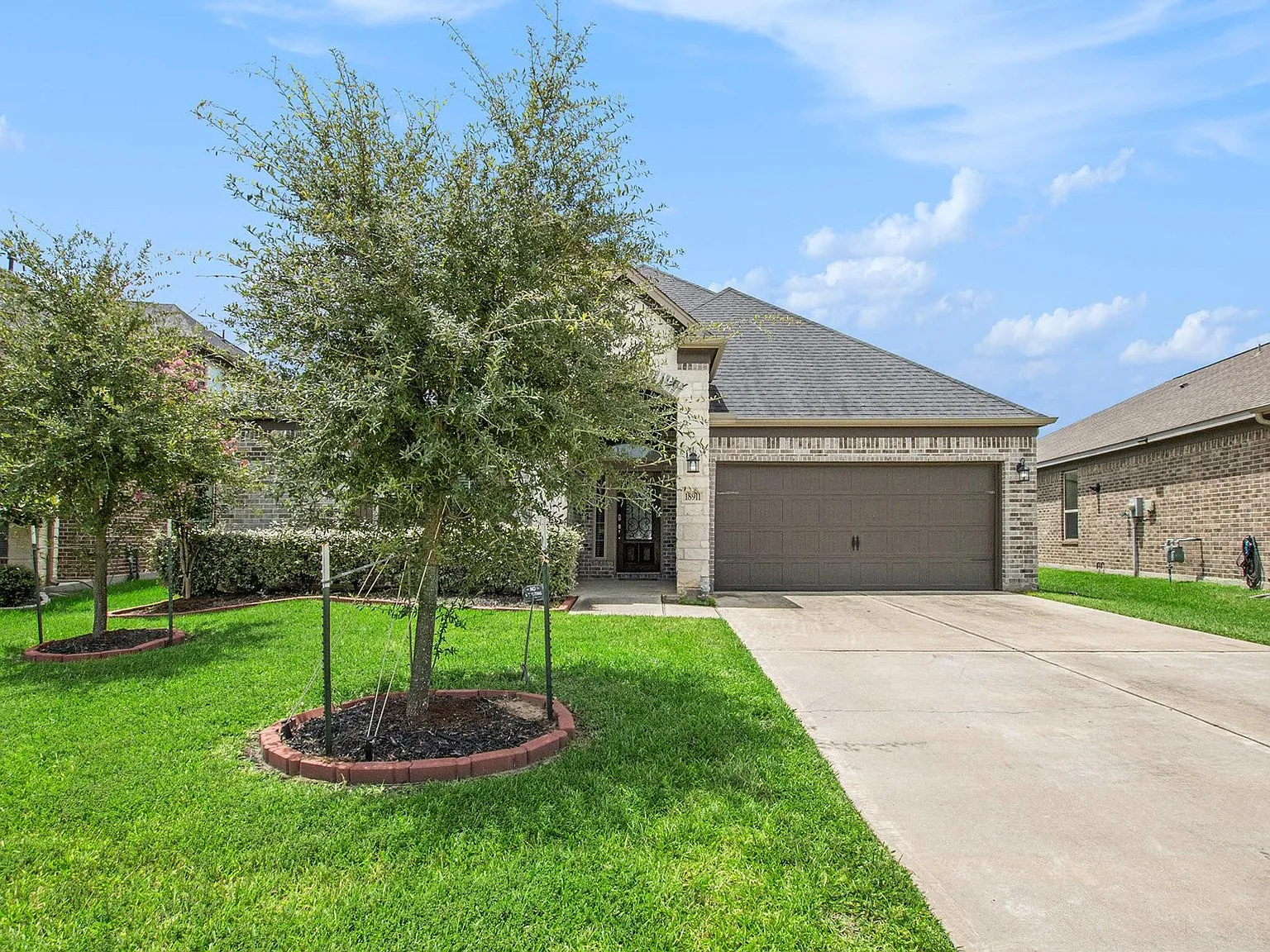 4 bed, 3.5 bath, 2288 sqft, $2,600 — Photo 2
