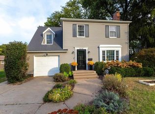 3418 Middle Rd, Davenport, IA 52803