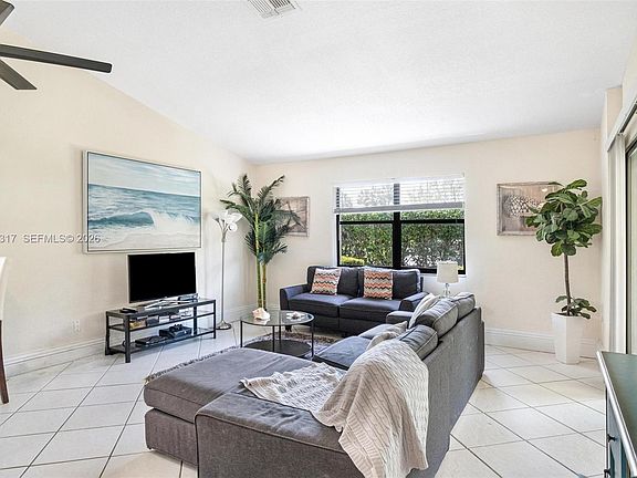 5th image of 23128 Barwood Park Ln APT A