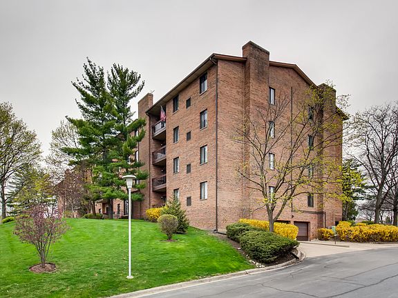 2nd image of 714 Walnut Dr APT 402