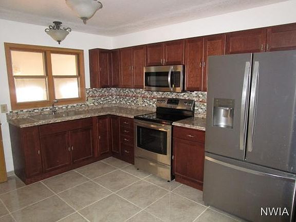 4th image of 2720 B St