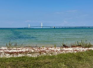 914 Lakeside Dr, Mackinaw City, MI 49701