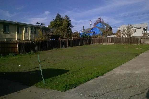2nd image of 638 Grant St