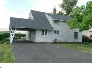 19 Ivy Hill Rd, Levittown, PA 19057