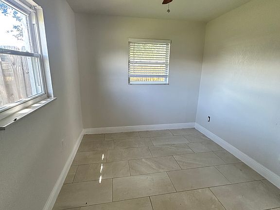 5th image of 4364 Eleanor Dr