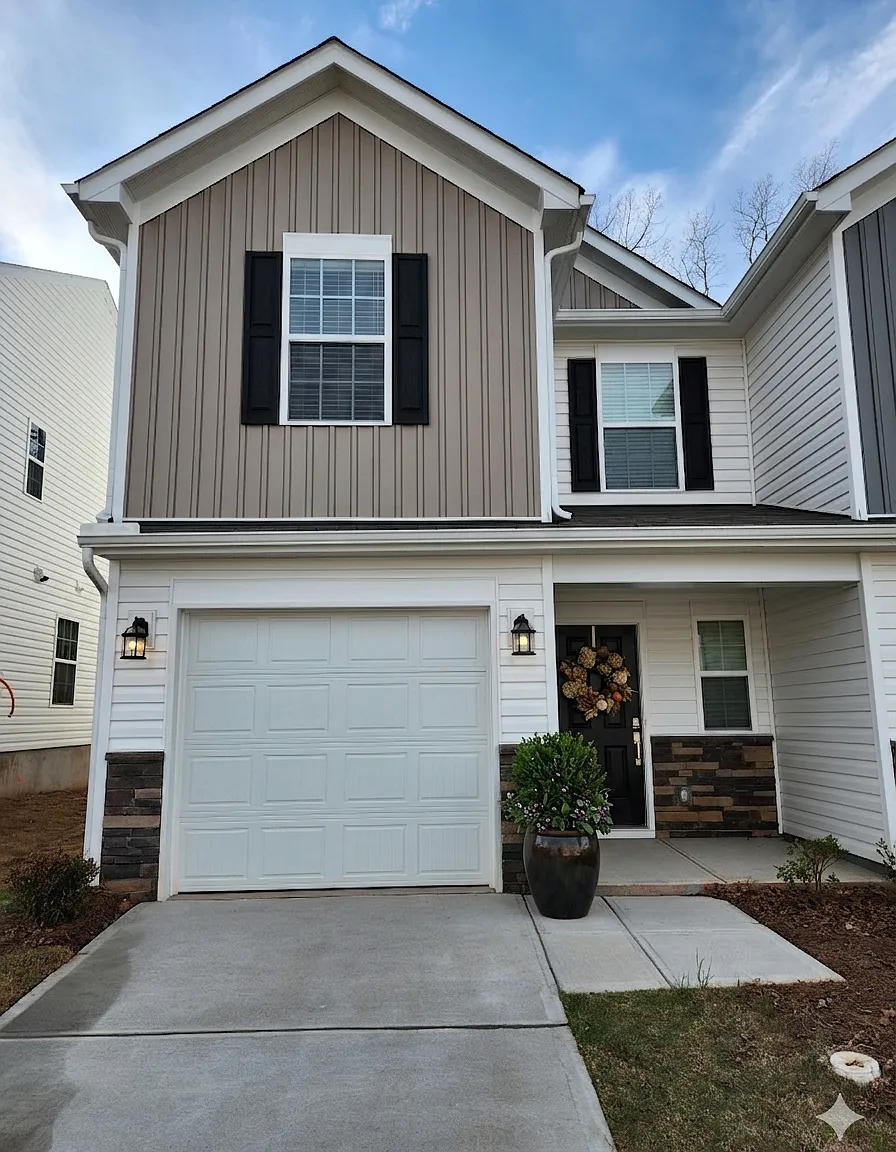3 bed, 2.5 bath, 1423 sqft, $1,185 — Photo 1