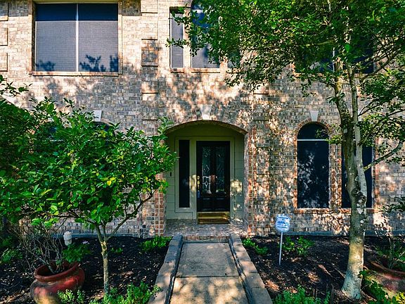 4th image of 2615 Parkbriar Ln