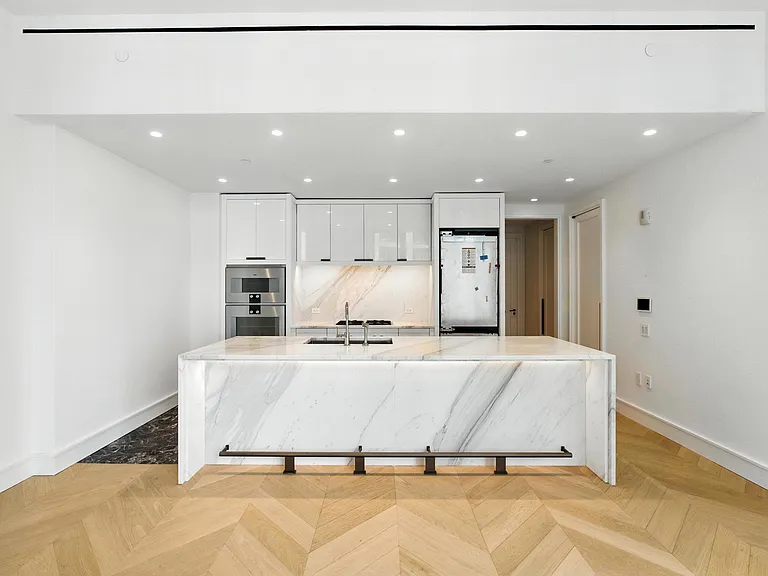 500 W 18th St E #16C — Photo 4