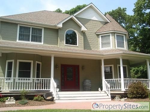 4th image of 10 Hickory Ct