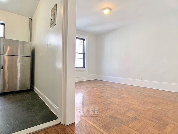 3rd image of 15 Woodruff Ave APT B3