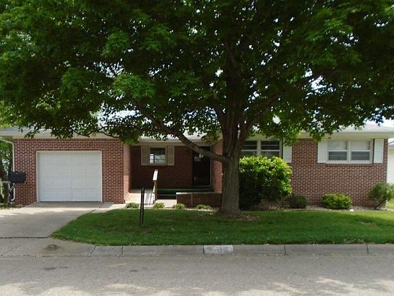 3rd image of 1301 Shamrock St