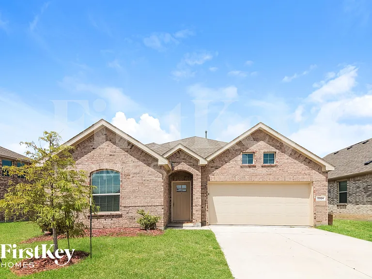 2324 Okeefe Dr — Photo 1