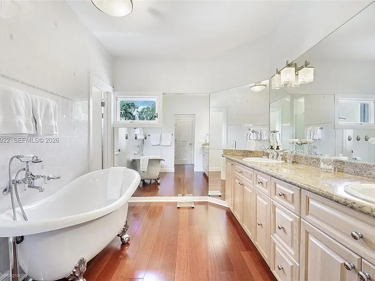 2449 S Bayshore Dr — Photo 12