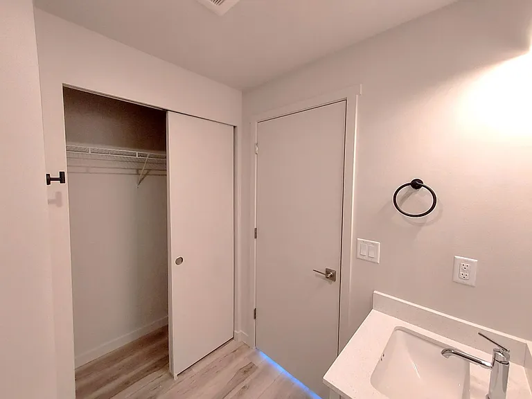 810 Yakima — Photo 9