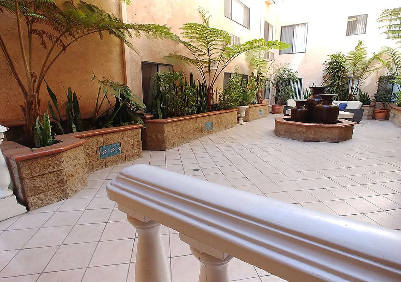 Five Star Suites — Photo 4