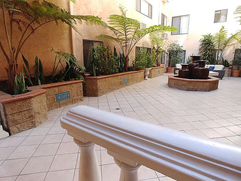 Five Star Suites — Photo 4