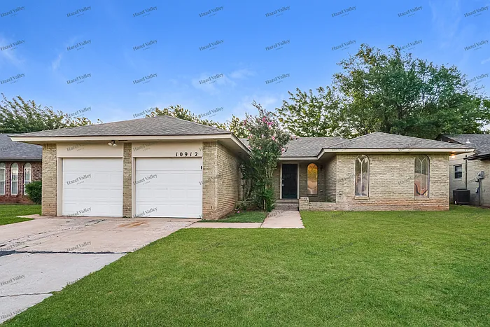 3 bed, 1.5 bath, 1728 sqft, $1,595 — Photo 1