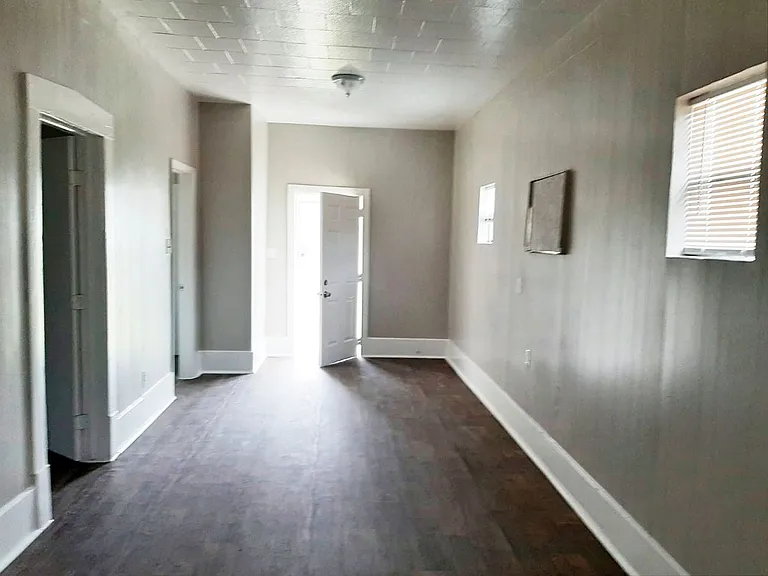 932 Dallas Ave — Photo 3