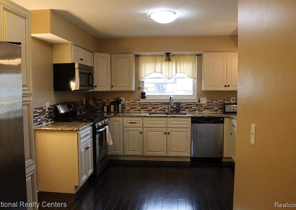 2nd image of 152 N Corrine Blvd