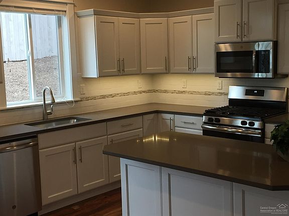 3rd image of 20642 SE Sweetfern Dr #73