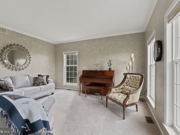 5th image of 108 Danton Ln