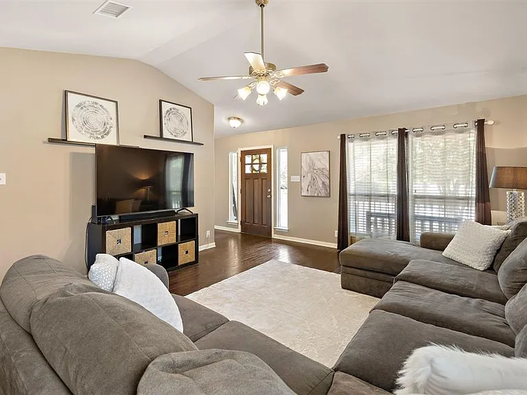 1609 Willow Vis — Photo 5