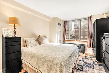 Rented by R New York