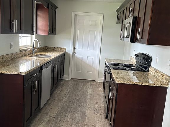 3rd image of 4814 Sierra Madre Dr