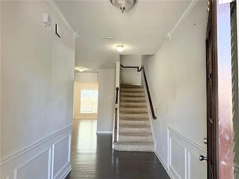 1033 Haley Woods Ln — Photo 2