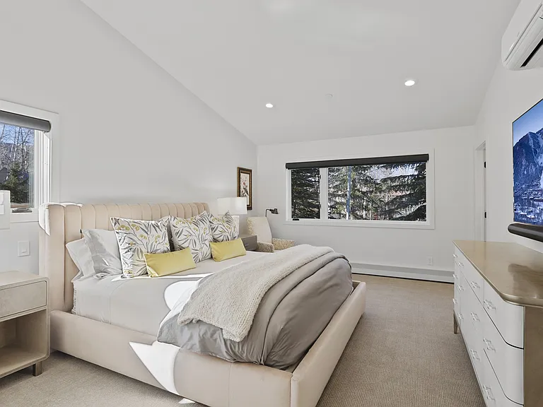 55 Smuggler Grove Rd — Photo 36
