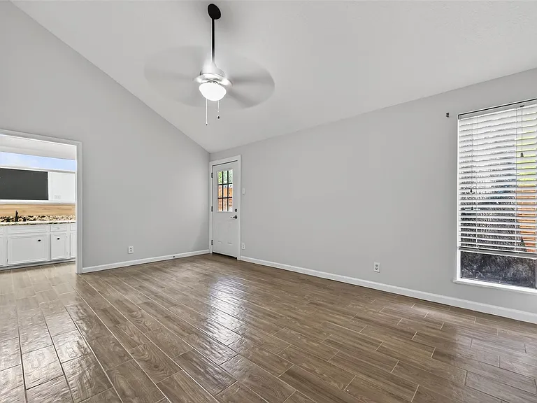 6102 Crakston St — Photo 22