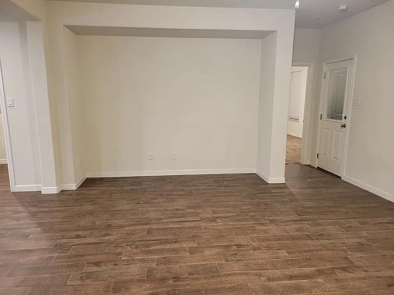 519 Heartland Dr — Photo 2