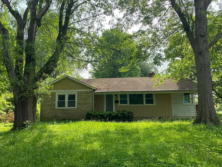 48 Windsor Dr — Photo 1