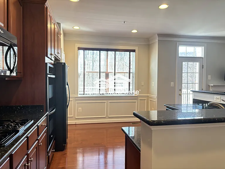 3511 Carriage Walk Ln — Photo 5
