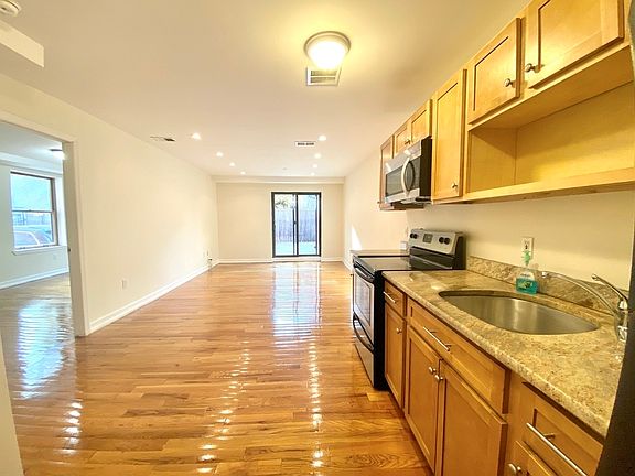 3rd image of 406 15th St Ste 1