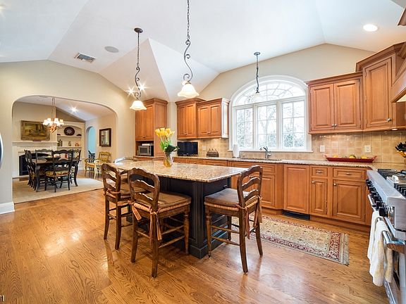4th image of 5 Bradley Ct